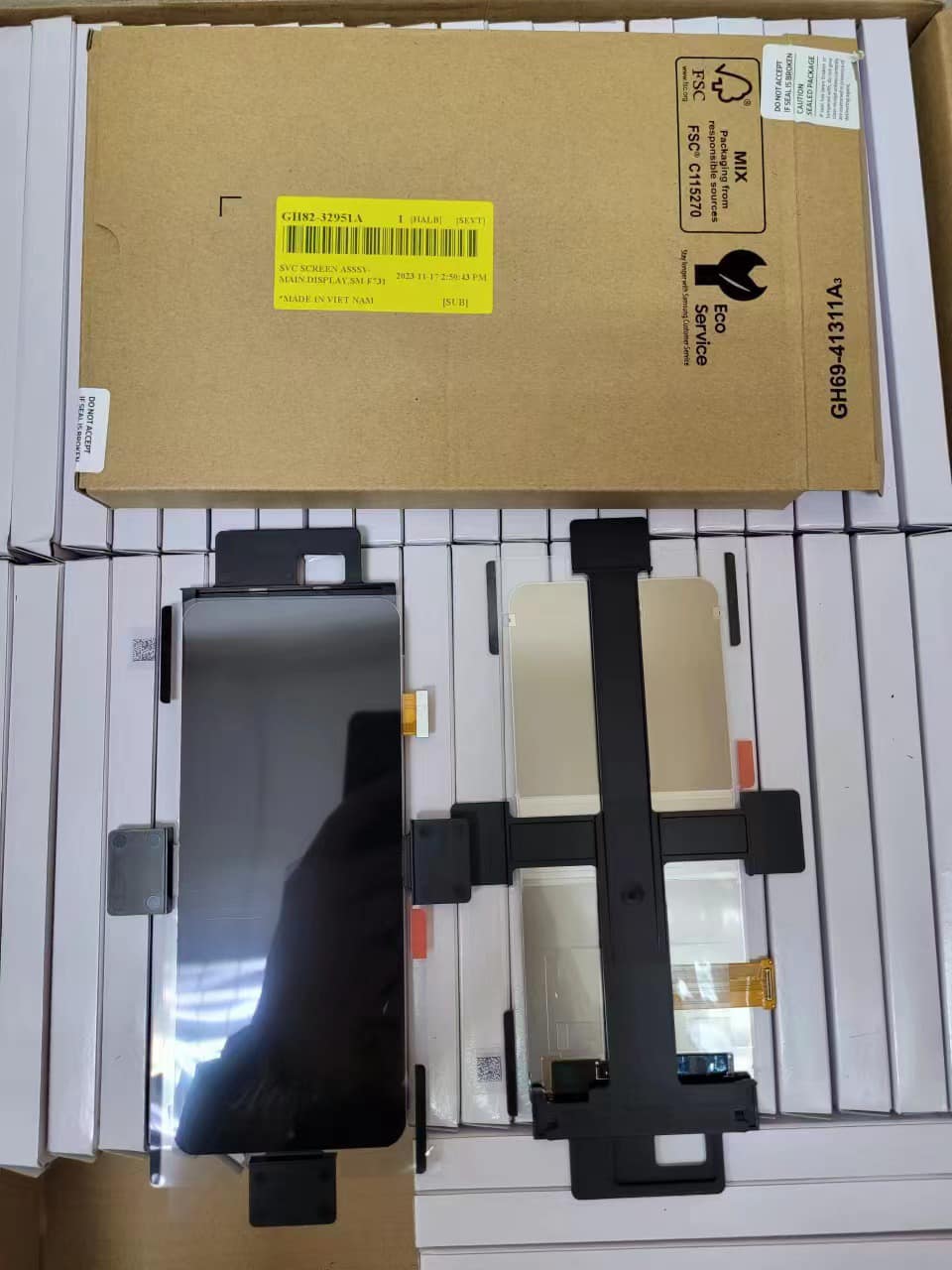 GH82-32951A – Samsung SM-F731 SM-F731 Original LCD Display Black No Frame