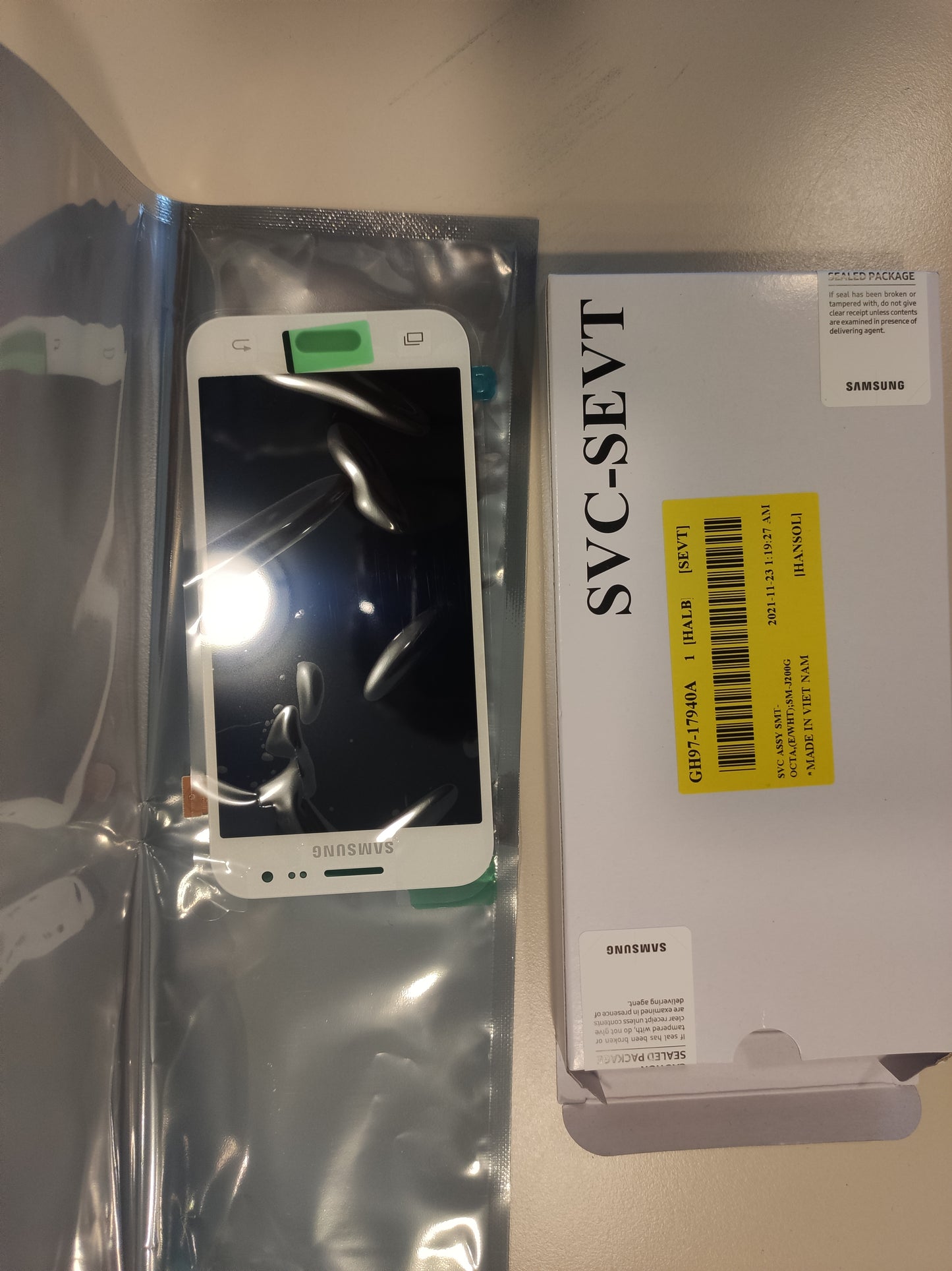 GH97-17940A – Samsung-J2 (2015) SM-J200 Original LCD Display White